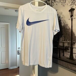 White Nike mens t shirt size small. Worn once